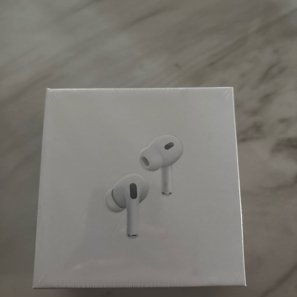 Apple AirPods Pro with MagSafe Charging Case